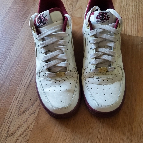 Nike Air Force 1 '07 SE 40th Anniversary Burgandy & White Womans 6.5 Sneakers - Picture 4 of 11
